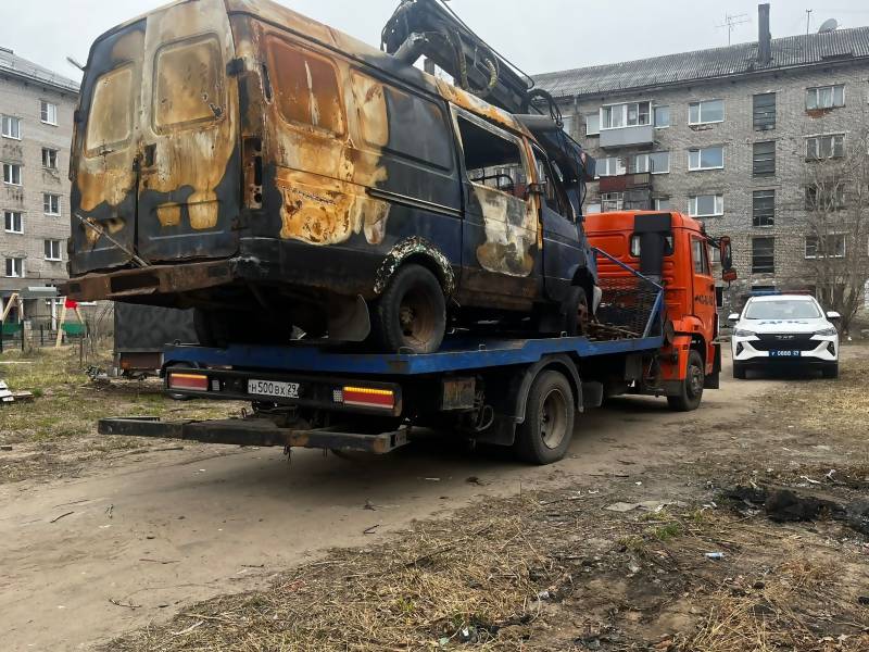 В Архангельске начали эвакуировать брошенные транспортные средства.
