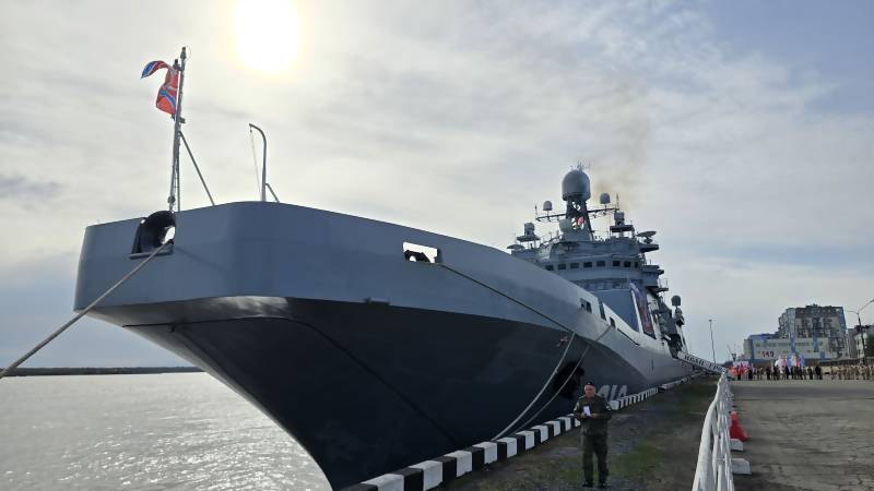 В Архангельске торжественно встретили большой десантный корабль «Иван Грен».