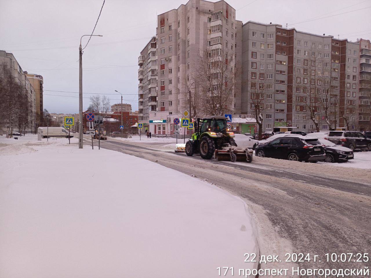 Мезенское дорожное управление выполняет работы по зимнему содержанию улично-дорожной сети Архангельска.
